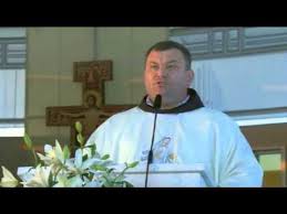 Preghiera di guarigione padre Danko Medjugorje in una sera qualsiasi dei pellegrinaggi a Medjugorje